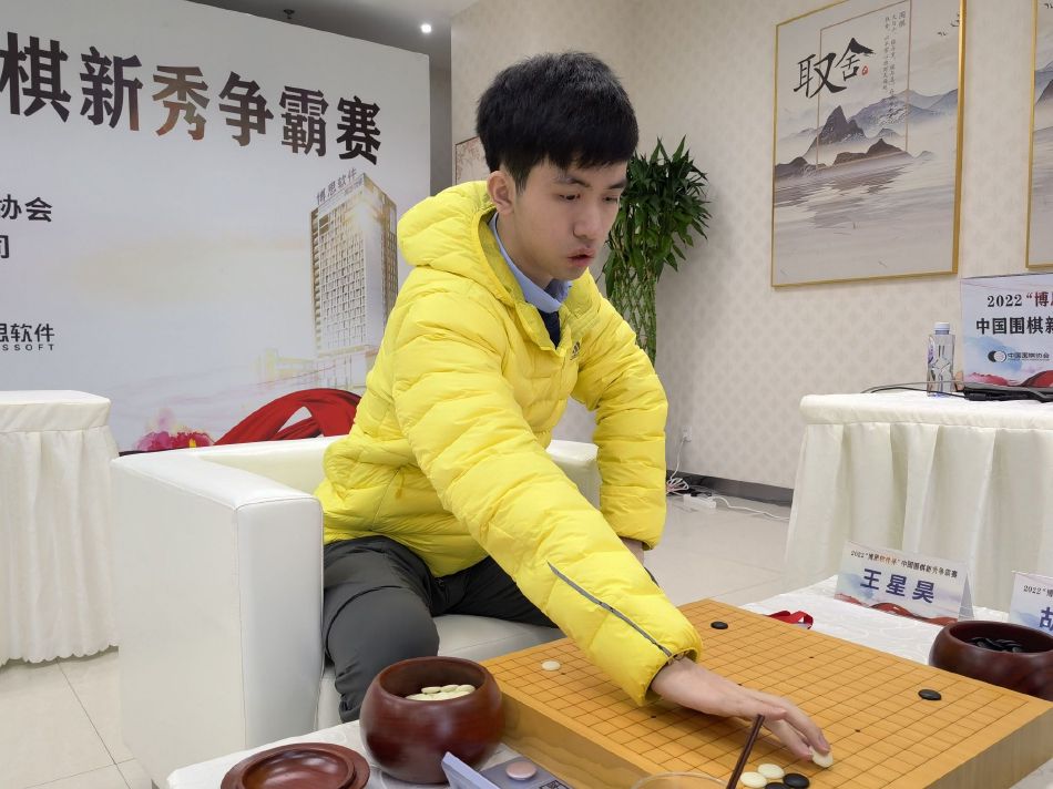 报道称，近日被任命为红鸟和米兰高级顾问的伊布原定于今天在米兰内洛与全队会面，这也是球队期待已久的事情，但是由于轻微流感的原因，今天伊布将不会与全队进行见面。